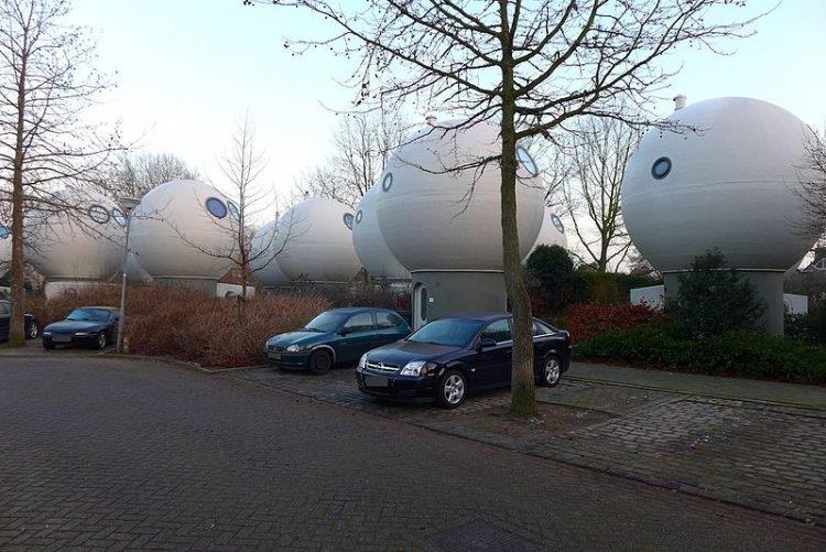 In Olanda esistono le case tonde futuristiche
