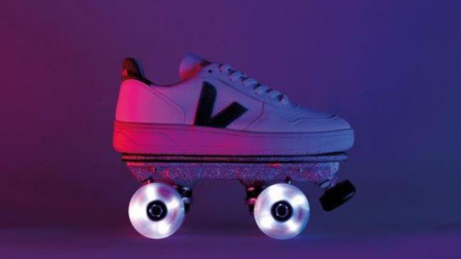 Le tue sneakers diventano pattini a rotelle con Flaneurz Flaneurz ti trasforma le sneakers in pattini a rotelle