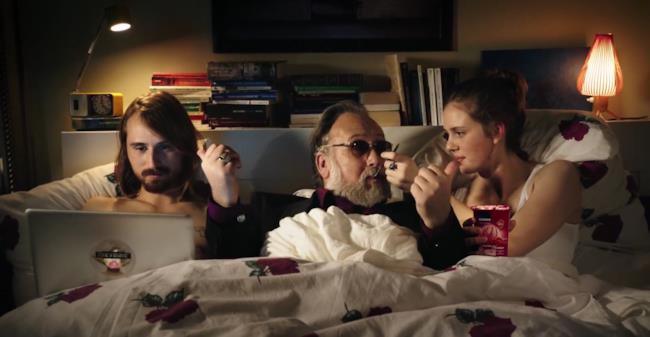 Il nonno di Supergeil, al colonna sonora dei supermercati Edeka Videoclip di Supergeil dove c'è un nonno che gira le case dei clienti del supermercato