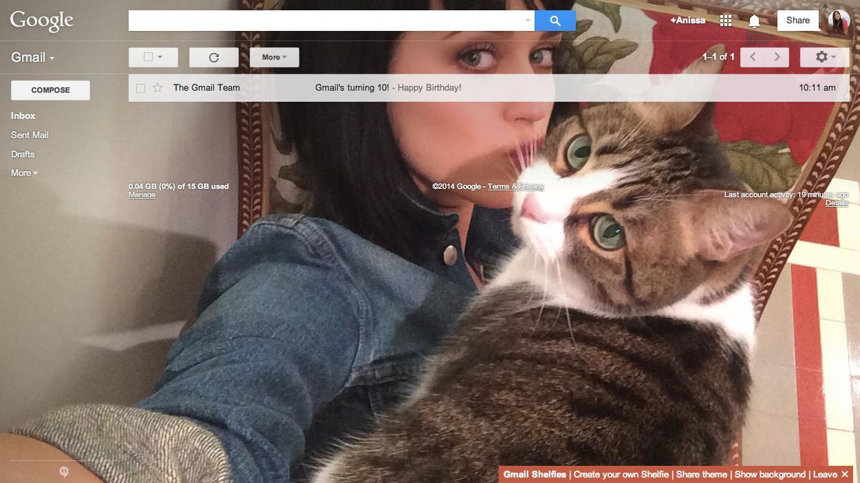 Il primo di aprile Katy Perry è la testimonial di Shelfie