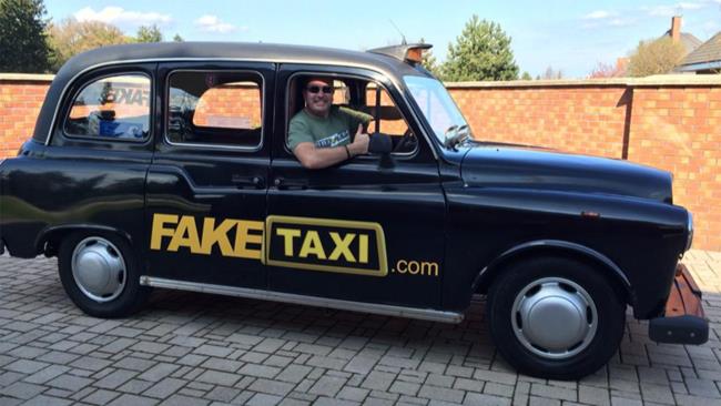 Hanno rubato il Fake Taxi Una delle ragazze utenti del Fake Taxi