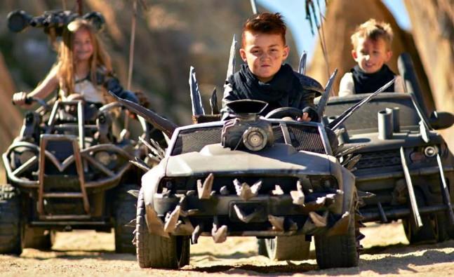 Bambini a bordo delle Hot Wheels di Mad Max
