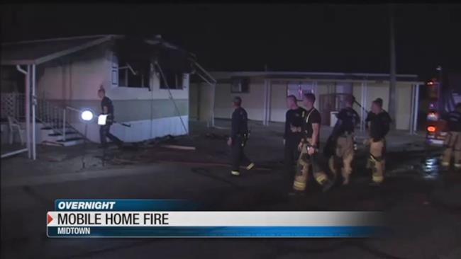 Uomo dà fuoco a casa propria cercando di uccidere dei ragni Quel che resta della casa bruciata