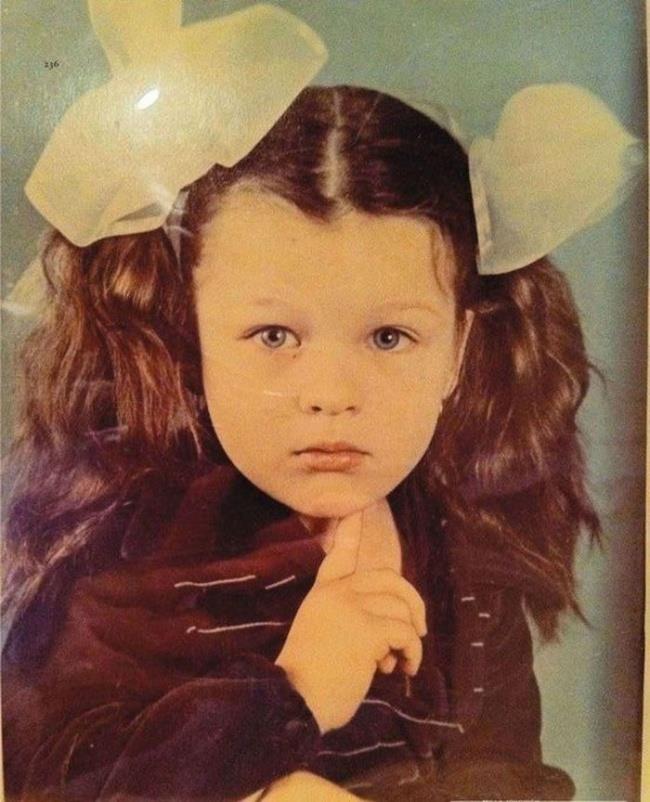 Un'immagine di Milla Jovovich da adolescente
