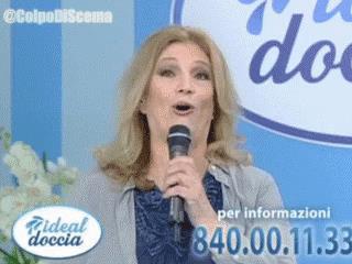 Iva Zanicchi circondata dal trash