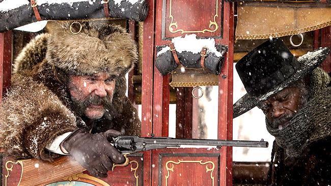 The Hateful Eight è il western nella neve più tetro e divertente di sempre Kurt Russell e Samuel L. Jackson in una nuova immagine di The Hateful Eight