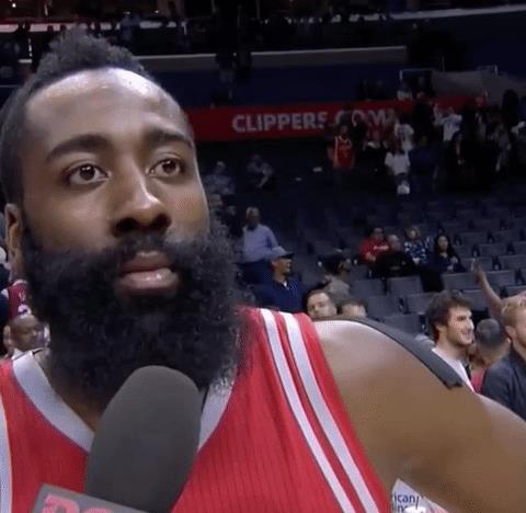 Un giocatore NBA si rifiuta di rispondere a una domanda di un cronista - GIF di reazione ai commenti, le più divertenti da usare su Whatsapp e Facebook