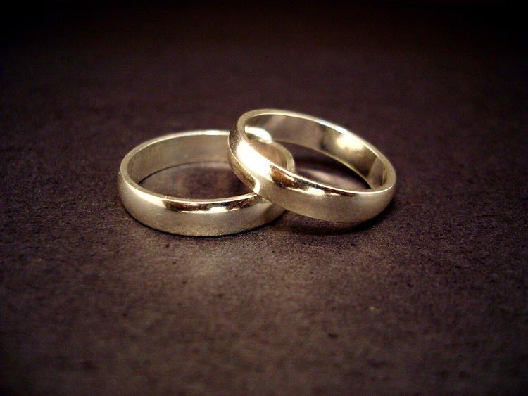 Due amici irlandesi si sposano per evitare di pagare le tasse
