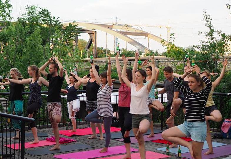 Una sessione di BierYoga