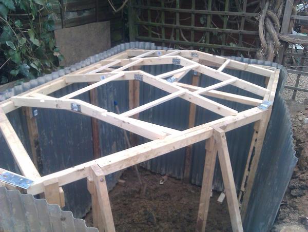 base in legno per la costruzione di una casa hobbit