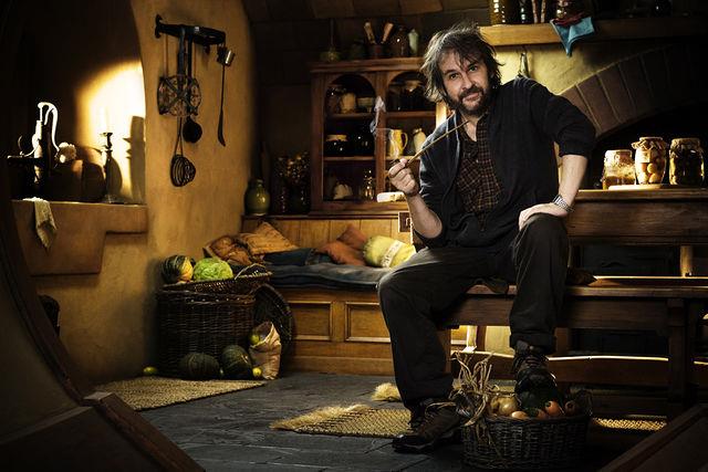 Peter Jackson nella tana hobbit di Bilbo sul set del film
