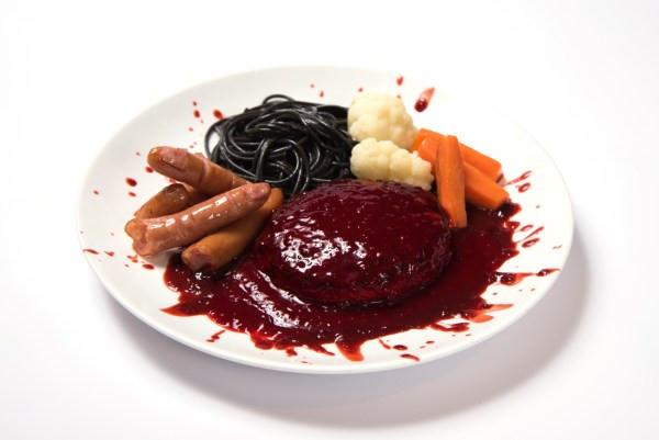 Piatto a base di dita mozzate e sangue per il menù del Tokyo Ghoul Cafe Uno dei macabri piatti del menù dedicato a Tokyo Ghoul