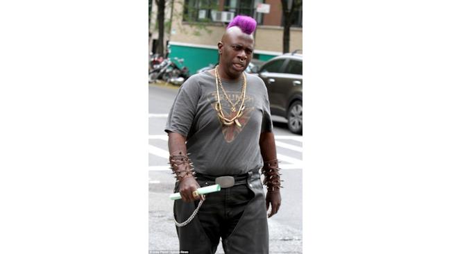 Bebop (Gary Anthony Williams) nella prima immagine da Tartarughe Ninja 2