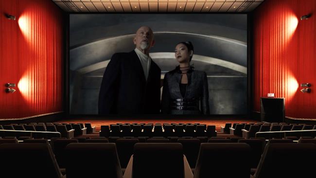 John Malkovich è il protagonista di questo film che nessuno di noi potrà vedere, a meno che non abbiamo intenzione di vivere ben più di cento anni. 100 Years, diretto da Robert Rodriguez e con protagonista John Malkovich, uscirà solo nel 2115.