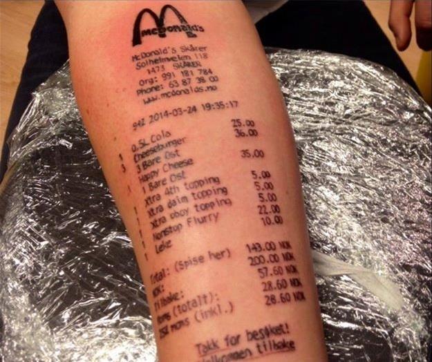 Scontrino di McDonalds tatuato sul braccio