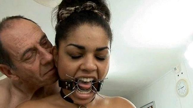 Il candidato sindaco di Bristol è una pornostar Johnny Rockhard in uno dei suoi film