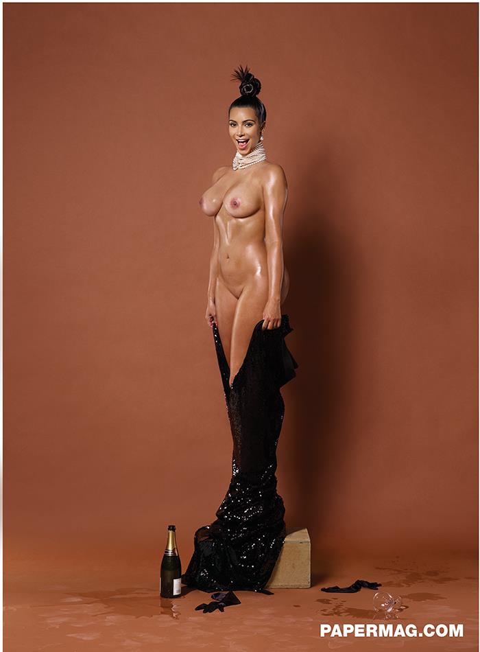 Kim Kardashian per Paper Magazine, nuda frontale