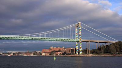 Il ponte con decorazioni ispirate ai Lego