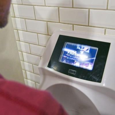 Il display dell'orinatoio smart
