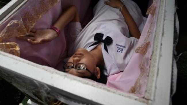 A Bangkok si più vivere un'esperienza di pseudo morte Il bar della morte di trova a Bangkok