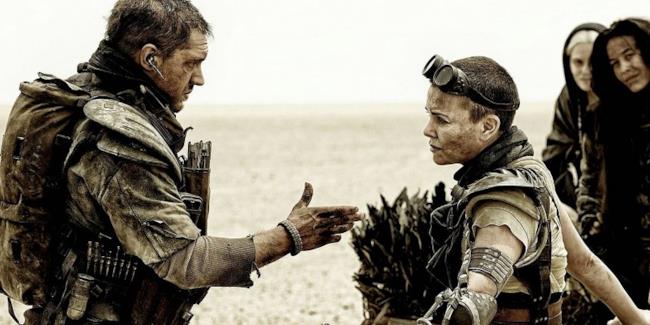 Tom Hardy e Charlize Theron in Mad Max: Fury Road