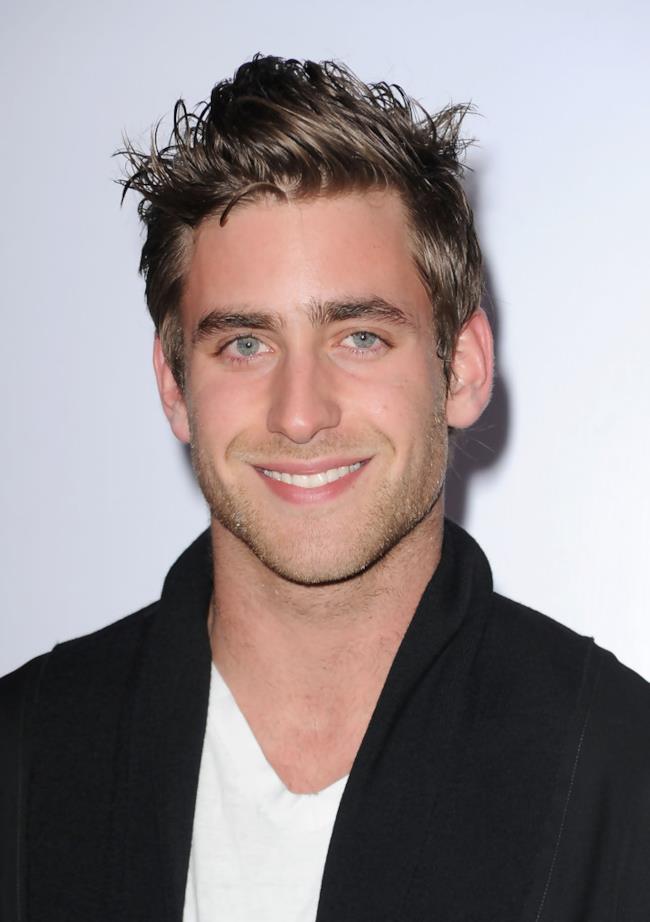 Oliver Jackson Cohen, Lucas in Emerald City