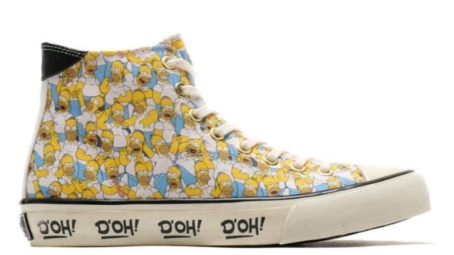Le scarpe con Homer La foto di un modello