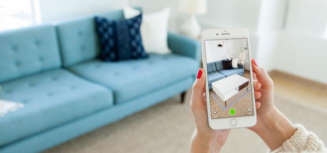 Un'immagine della nuova app di IKEA che sfrutta la realtà aumentata Ecco IKEA Place, la nuova app che sfrutta la realtà aumentata