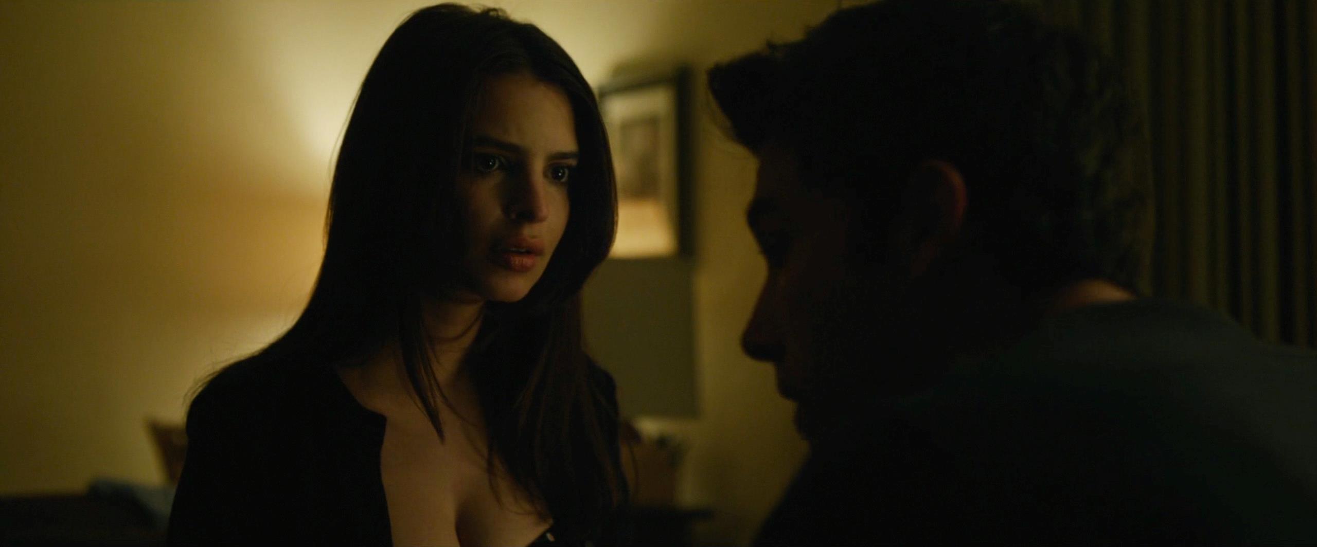 Emily insieme a Ben Affleck in una scena de L'amore bugiardo