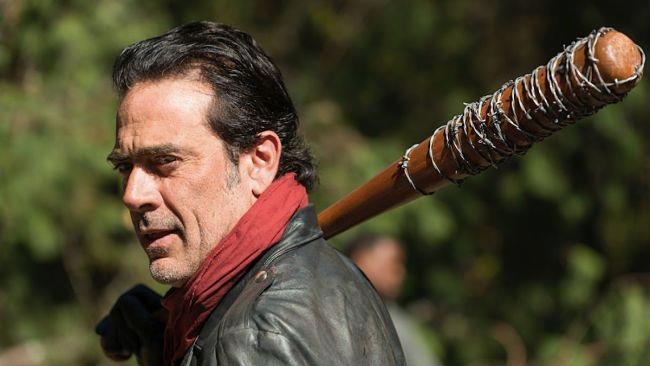 Jeffrey Dean Morgan è Negan Negan in una scena della serie TV