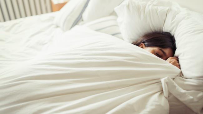 sleeping Una donna continua a dormire: non è pigra, ci tiene alla sua salute!