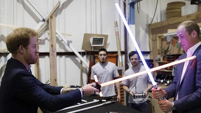 I principi William e Harry attori in Star Wars-Episodio VIII I principi William e Harry sul set di Star Wars-Episodio VIII