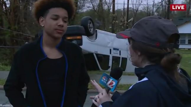 Giovane americano continua la partita a Fortnite durante un tornado Anton Williams, durante l'intervista dopo il tornado