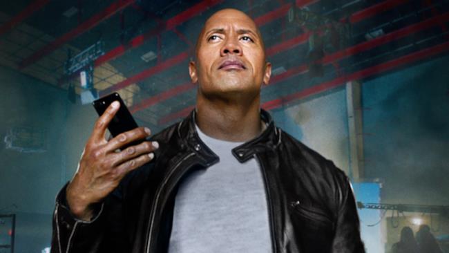 The Rock può fare qualsiasi cosa nel nuovo spot di Siri The Rock mentre utilizza Siri