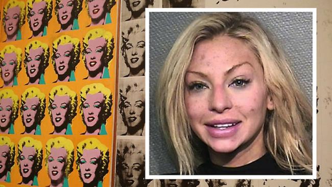 Donna esce con un riccone e gli distrugge 2 quadri di Andy Warhol La Layman e alcune opere di Warhol sullo sfondo
