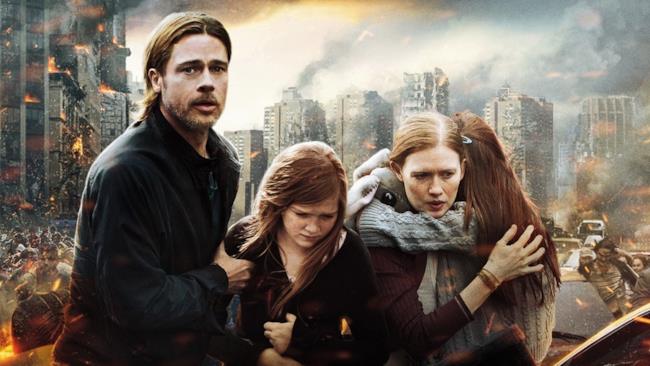 Brad Pitt e famiglia in un'immagine da World War Z Brad Pitt porta la sua famiglia in salvo dagli zombie