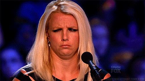 A Britney Spears non piace quello che sta ascoltando - GIF di reazione ai commenti, le più divertenti da usare su Whatsapp e Facebook