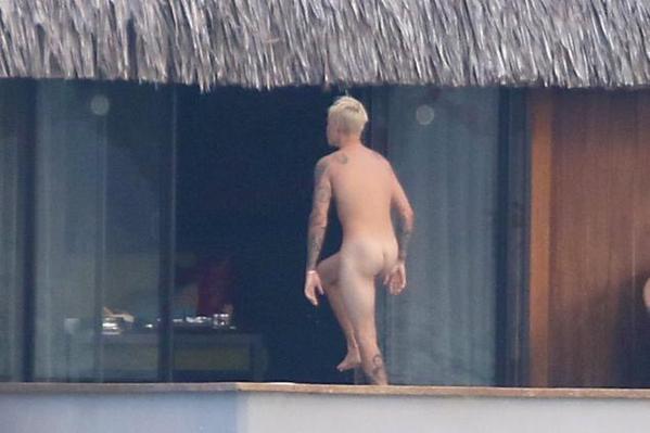 Justin Bieber mostra il lato B e internet impazzisce