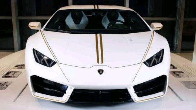 La Lamborghini di Papa Francesco La foto della Lamborghini del pontefice