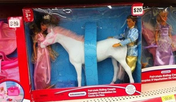 Dei giocattoli con un cavallo