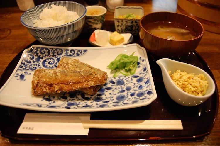 Un pasto del ristorante Mirai Shokudo