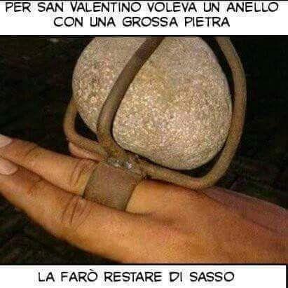 Un anello poco convenzionale - Immagini divertenti per WhatsApp da scaricare gratis
