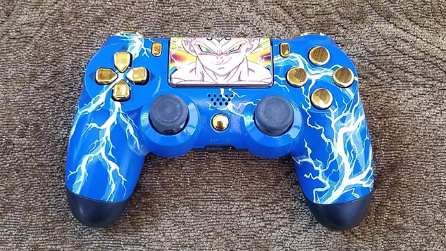 DualShock 4 fan-made dedicato a Dragon Ball Z Il DualShock 4 dedicato a Vegeta