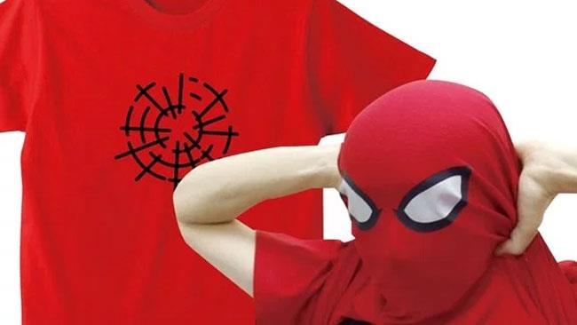 Dalla ragnatela emerge Spider-Man, un supereroe Marvel Vista della T-shirt prima e dopo la mutazione
