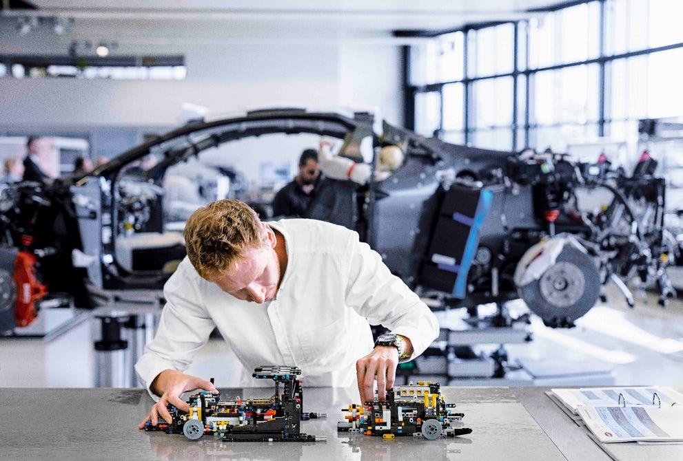 Bugatti Chiron sotto al telaio