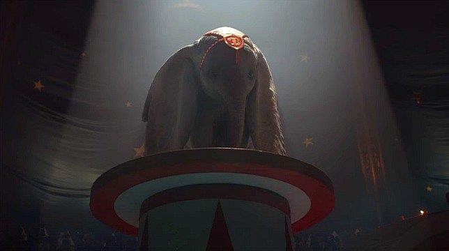 Dumbo Frame del trailer online del film Dumbo.