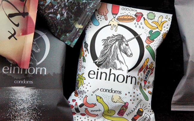 Ventuno orgasmi con sette condom: l'ironico pay off di Einhorn, startup berlinese produttrice di condom, è stato bloccato perché pubblicità ingannevole Alcune confezioni di condom Einhorn