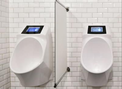 Gli orinatoi smart all'opera