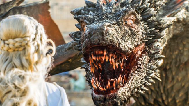 trailer dell'ultima puntata e approfondimento sull'episodio 9 di Game of Thrones Drogon, il drago, con Daenerys