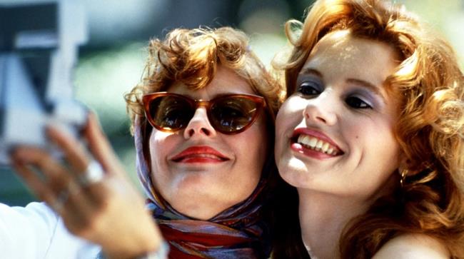 Il selfie di coppia che si chiama relfie Il selfie di coppia postato sui social non piace agli utenti